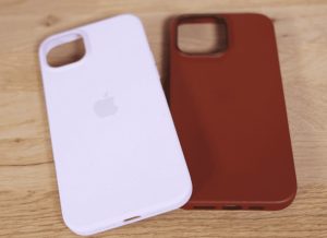 iPhone 14 : Coque en cuir ou coque transparente ?
