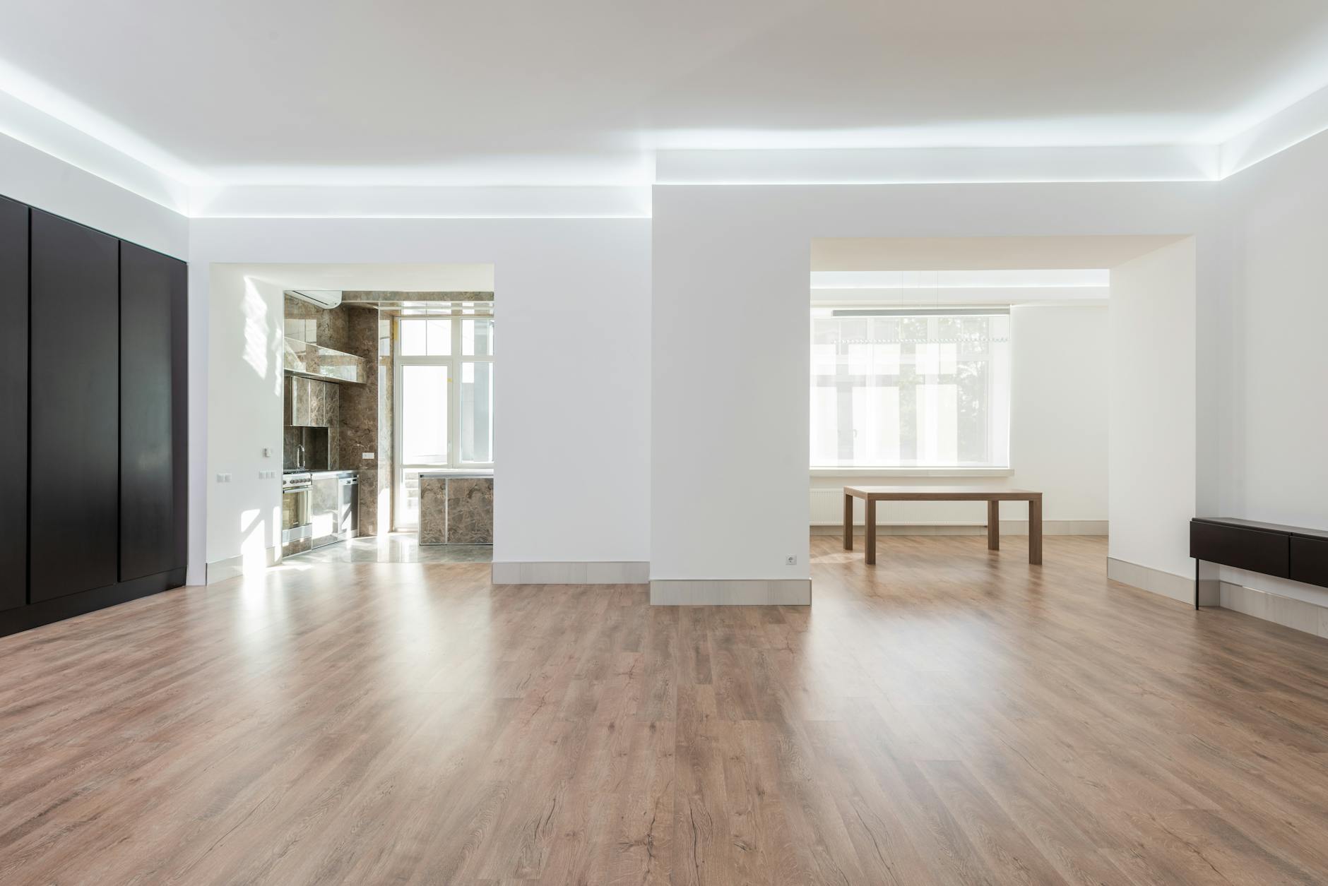 Parquet foncé : les combinaisons déco qui marchent vraiment