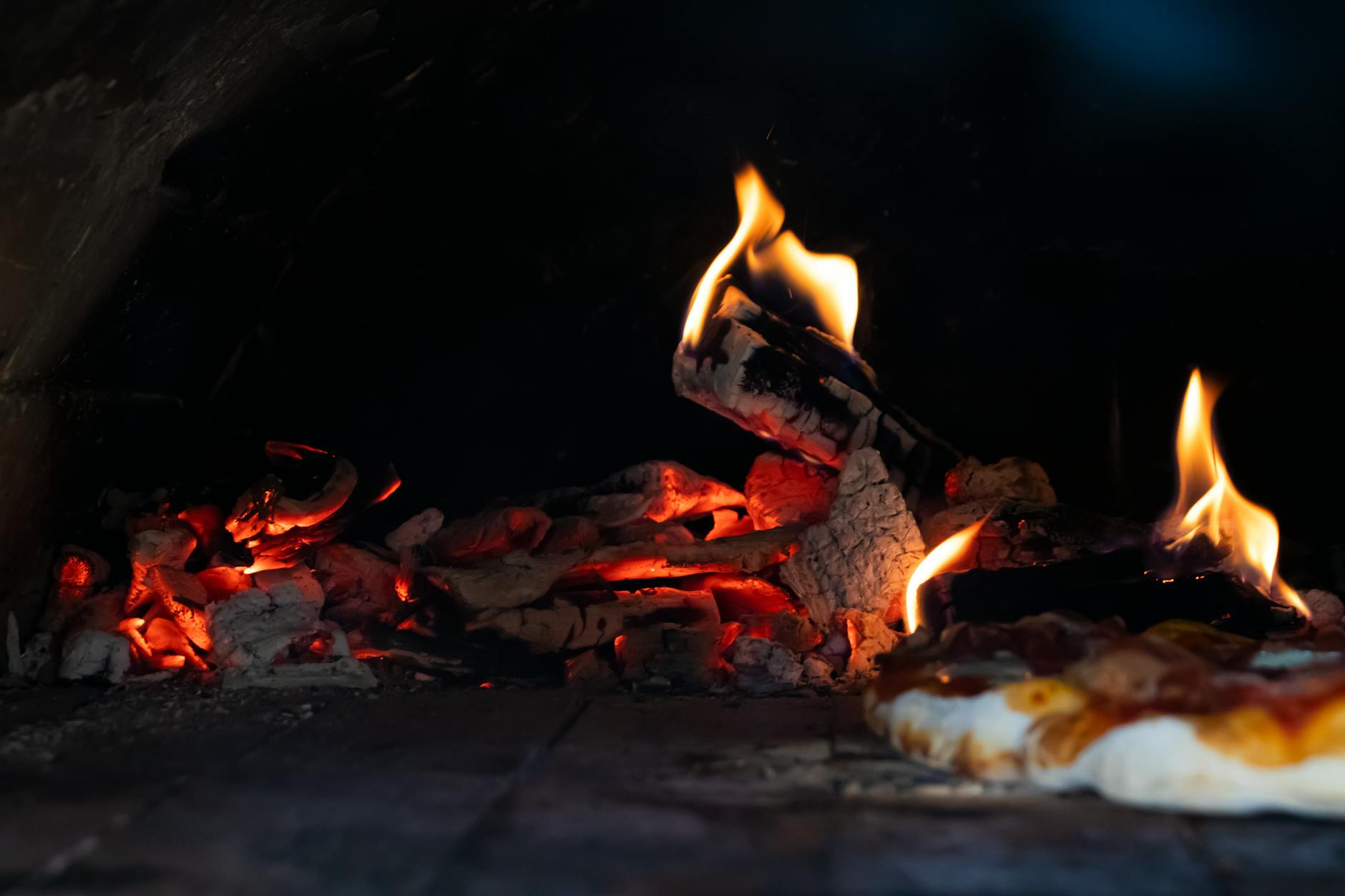 Barbecue four a pizza : cuire une pizza digne d'un pizzaiolo dans son jardin