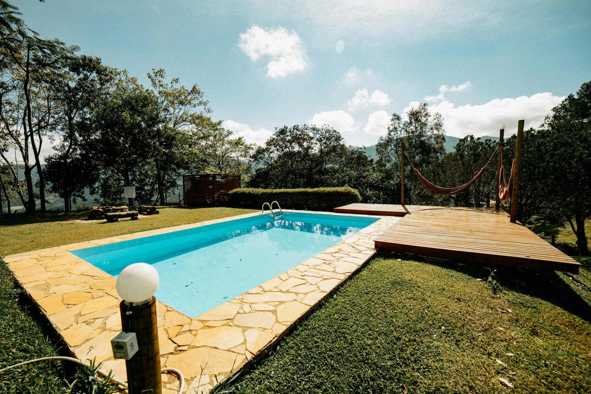 terasse bois autour piscine hors sol